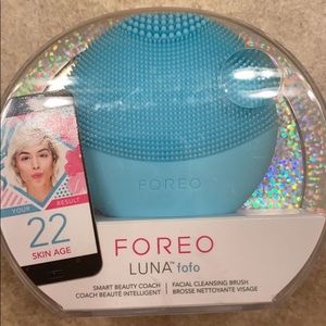 Foreo Luna fofo smart facial cleansing brush